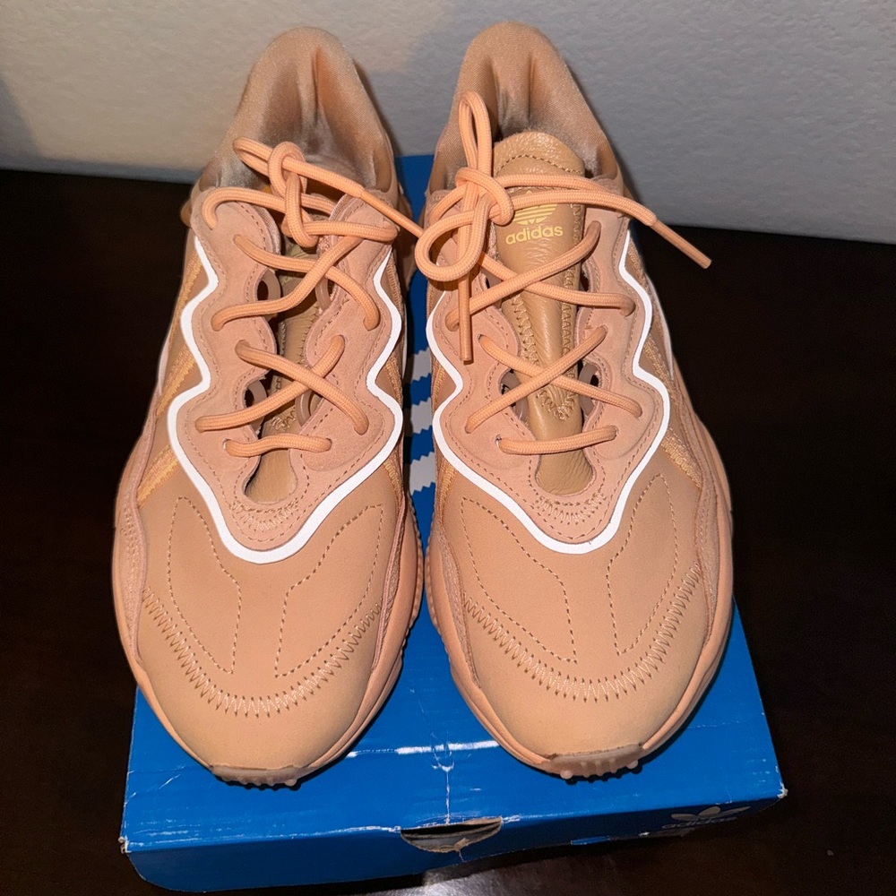 Adidas Ozweggo Peach Size 5 1/2 kids Size 7.5 women